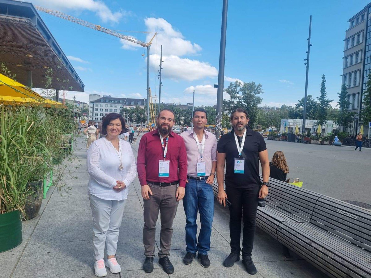 Robvegabaudrit's tweet photo. Hoy se reunieron con la Embajadora de Costa Rica en Suiza Ana Gabriela Massey, el Dr. Sandoval de la Escuela de Química, el MSc. Randall Syedd y el Dr. José Vega Baudrit director  LANOTEC CENAT, y catedrático de la EQ UNA, para explorar posibilidades de cooperación con Suiza 🇨🇭. https://t.co/dYxYjQJVRj