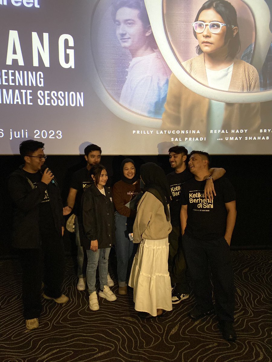 cyxoo's tweet photo. today'a recap edisi nonton KBDS🔖
Sutradara muda berbakat, terima kasih karya indahnya, soundtrackna semua merinding si gokil. 
Sukses terus umay dan cast lainnya!! Ditunggu karya-karya berikutnya♥️
@umayshhhhb @prillyyla @refalhady 
#ketikaberhentidisini #MerayakanKehilangan https://t.co/5H5ekJXdiH