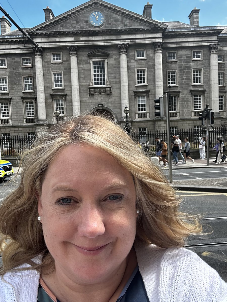 Most Irish people will recognise the blue clock on this building!

It was an honour to present to 🇺🇸 American counsellors in <a href="/tcddublin/">Trinity College Dublin</a> on our profession. They were very welcoming and I also learned lots about the #CounselingCompact @IACP_ie