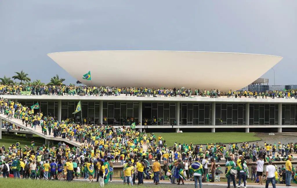 ManifestoComuna's tweet photo. “O 8 de janeiro não acabou”, diz pesquisador da extrema-direita brasileira https://t.co/LrVbRyAxMd https://t.co/Zacjm4o2tK