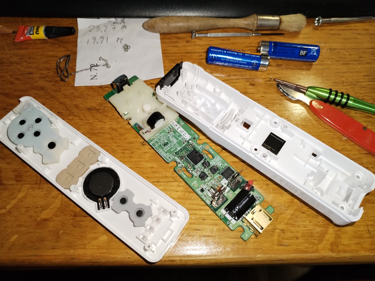 AGEonTW's tweet image. And after some works the non working #Wiimote taken 2 days ago..Now It's alive and perfectly working. 🤙🏻 #DIY #nintendo #wii #fixed