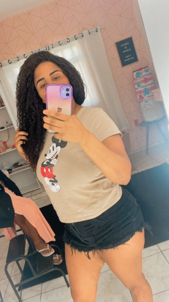 Sombrancelha feita agora vou tomar um banho p reagir esse domingo 🥰