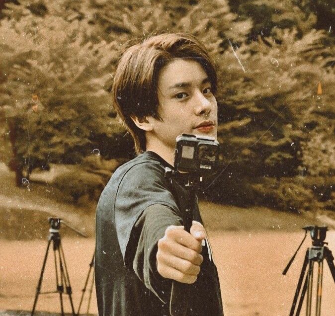 yunkiblings's tweet photo. Unrestrained Love — sjy.

The two men and women who broke up because of a broken heart in their childhood once again saw the arrogant actor Rome (sjy) he have a disease that no one knows. Their paths crossed again, the lowly and vulgar superstar as a documentary producer Cydeuz. https://t.co/rwuDeKb4XM