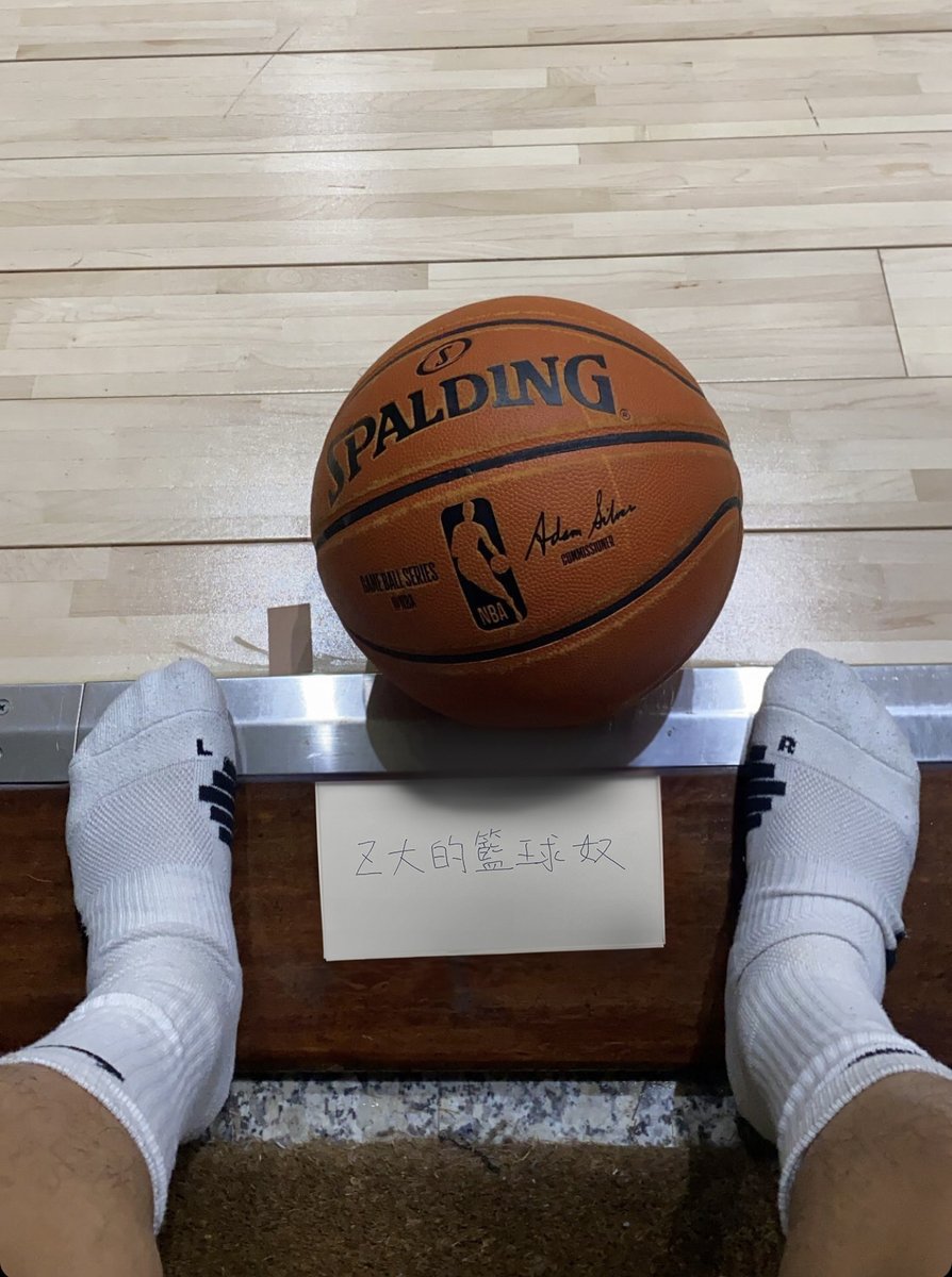 jkilyg's tweet photo. 搞定一個UBA等級的籃球員，經過長時間溝通，滿足球場上帥氣，私底下被控制的慾望。穿著主人買給他的球襪完成任務，定期被摸玩身材和屌。如果你對自己的運動背景很有自信，想體會反差感，可填應徵表單：https://t.co/uOOT5oKM7z

#籃球 #籃球隊 https://t.co/n0kj5J7D7L