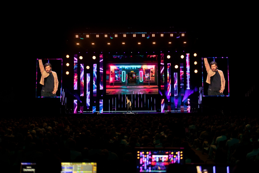 pixlevolution's tweet photo. 🔥🔥 Another incredible sold-out Jack Whitehall show at the O2 Arena.
Great work, team. 🙌🙌
#pixl #pixllive #music #touring #entertainment #lightingdesigner #productionmanager #tourmanager #eventmanager #ukeventprofs #eventtech #eventprofs #liveevents #EventTechnology https://t.co/B8dFP422B9