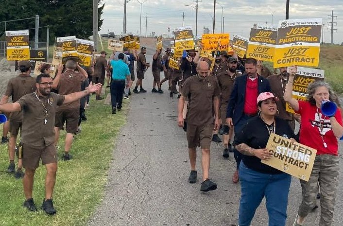 Teamsters's tweet photo. If the company still doesn't understand what that means, it will find out the hard way on August 1.

#UPSTeamsters #strikeready #1u https://t.co/TKl3JNfJrk