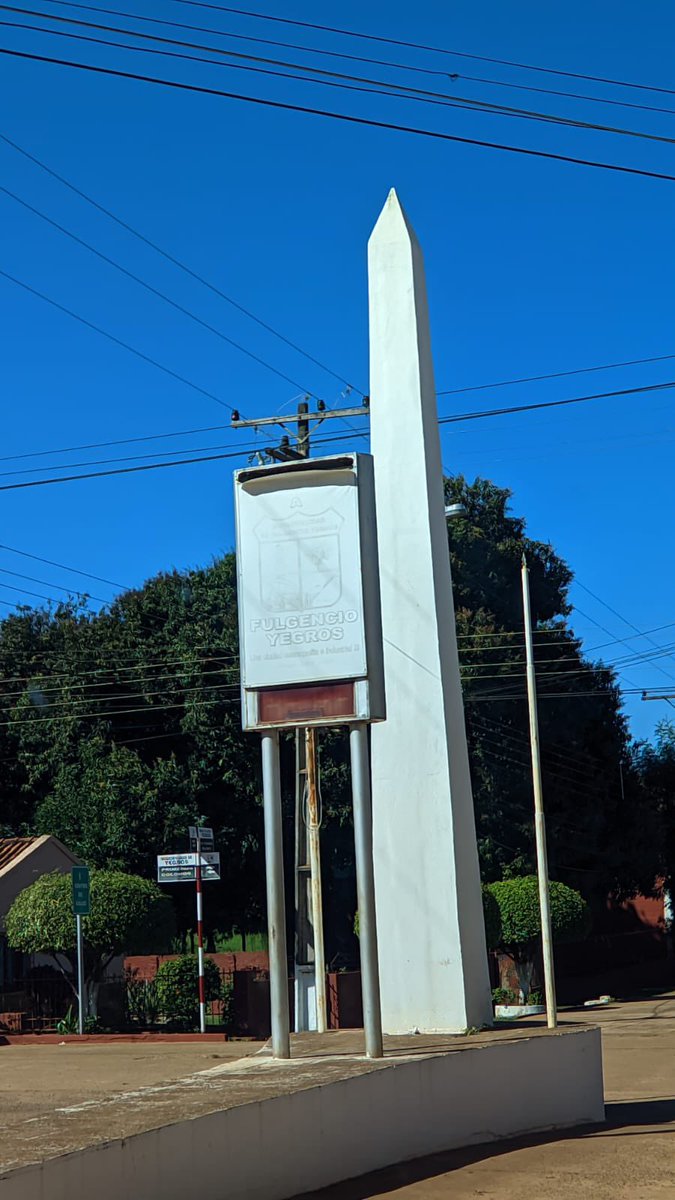 Cómo le explico a mi esposa que fui al partido de Cerro en Encarnación y ahora estoy en el Obelisco de Yegros jajajja