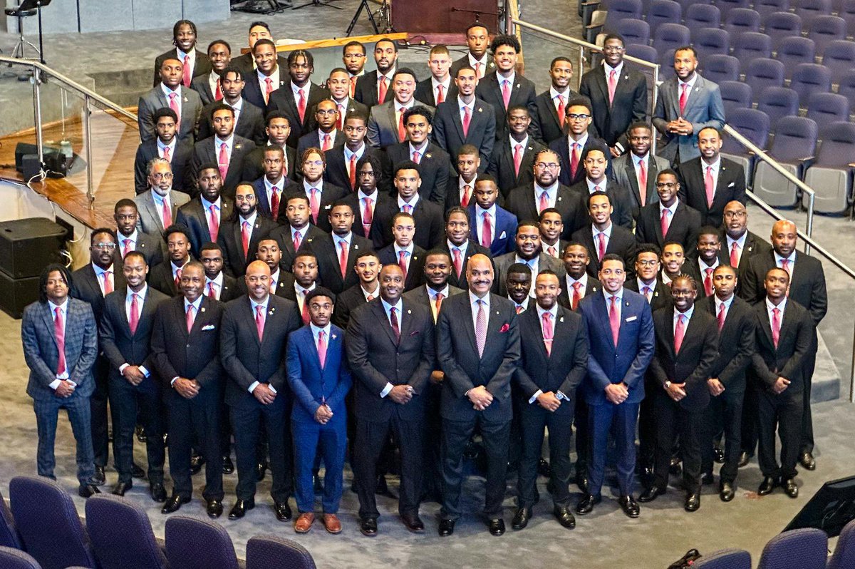 kapsi1911's tweet photo. Our #LeadKappa brothers pose with the Grand Chapter leadership during the Conclave Church Service during the Grand Chapter Meeting https://t.co/ueAhDmfaRz