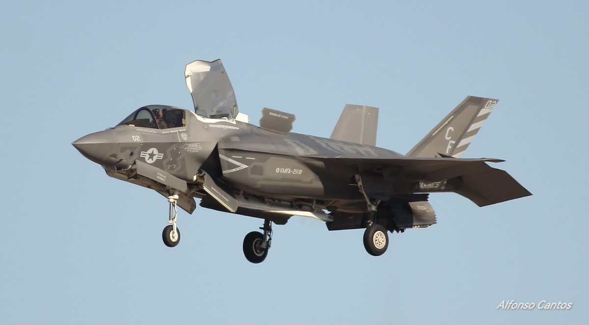 FOTOgrAAMA's tweet photo. #BuenasTardes nuestro compañero Alfonso Cantos nos deja este preciosa captura 📷
✈️
#Lockeed #F35B #LIGHTNINGII
✈️
@usairforce @AmigosMuseoAire #FOTOGRAAMA #amigosmuseoaire  #planespotting #AvGeek #avgeeks  #spotter #aviation #aviationphotography #aviation4u  #avgeeks #aviation4u https://t.co/SSuE3EmVHW