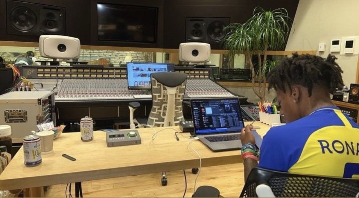 IShowSpeed Reports on Twitter "Speed recording a NEW Song in a Studio in Japan🇯🇵🎤"