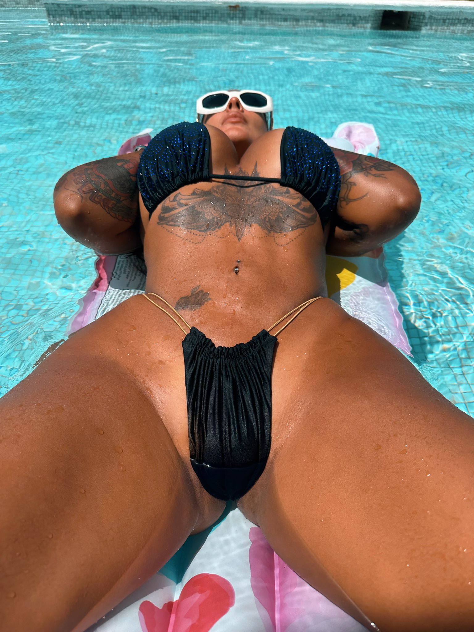 Nina Mercedez on X: Just put here staying cool in this heat ☀️  t.coQJ1jn7NmZt #ninamercedez #summer #bikini  t.cogixcS2INsi  X