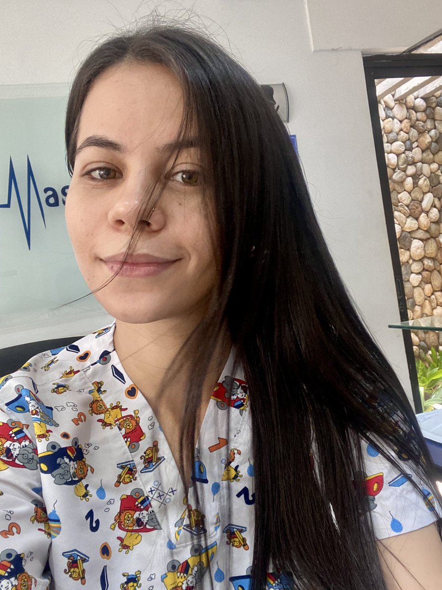 AngieMPlata's tweet photo. Turnito dominguero trasnochadita pero con carita de bebé 🤓 https://t.co/dOqMr8WnGv