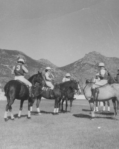 1/ I want to share the story of Sue Sally Hale, a family friend and trailblazing polo player who shattered gender barriers in the sport when women weren't allowed to play. Disguised as a man, she participated in tournaments for 20 yrs before revealing her true identity.