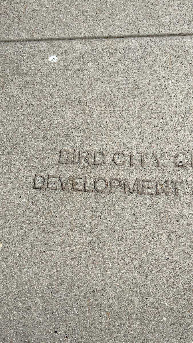 matthigg2's tweet photo. Sending a tweet from bird city Kansas https://t.co/jE73vYw6Cd