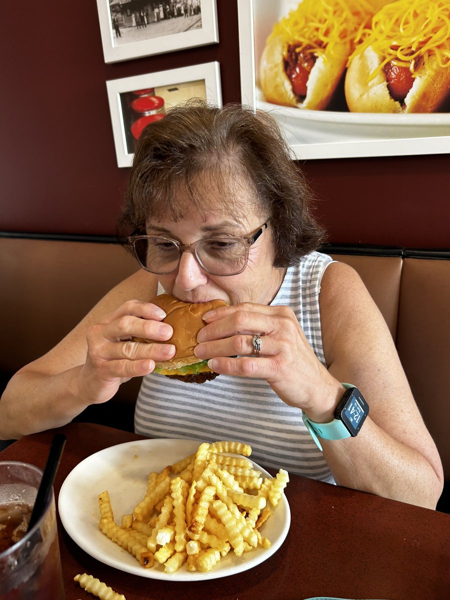 MichaelSMurray2's tweet image. #GoldstarBurgerContest, #CincyBirgerWeek, #goldstarchili