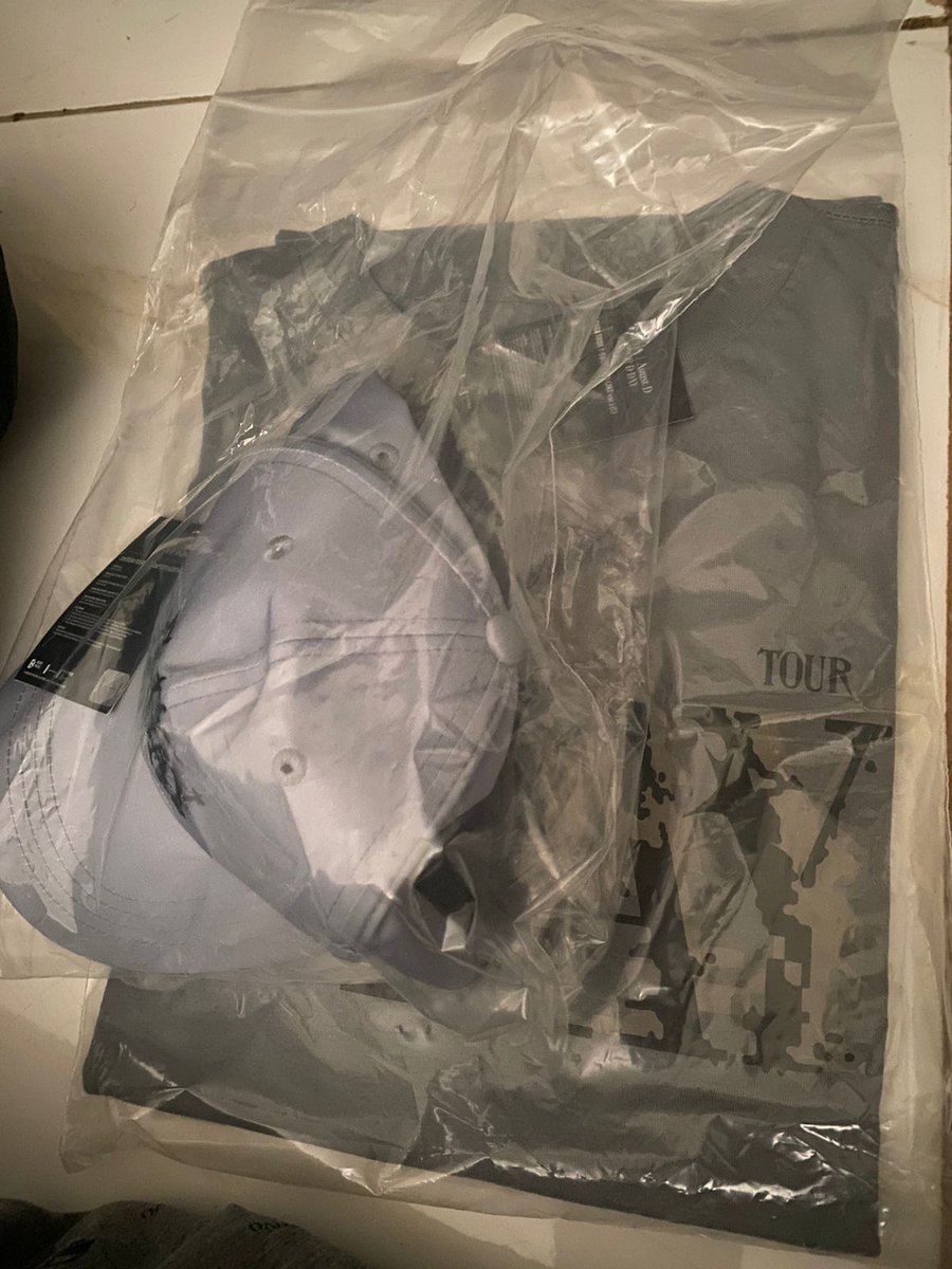rossydimitri's tweet photo. Official Merch Dday Jakarta 2023.
Official Price :
Ball cap 510.000
Tshirt Grey only size M &amp; L, 600.000
#MerchandiseBTSOriginal #SUGA_AgustD_TOUR_in_Jakarta #MerchandiseSuga #DDay #AgustD #BTSARMY #BTSarmyindonesia  #Armyindonesia #GuitarpicksetSUGA  #TshirtAgustD #HoodieDDay https://t.co/1ITi7PC6lR