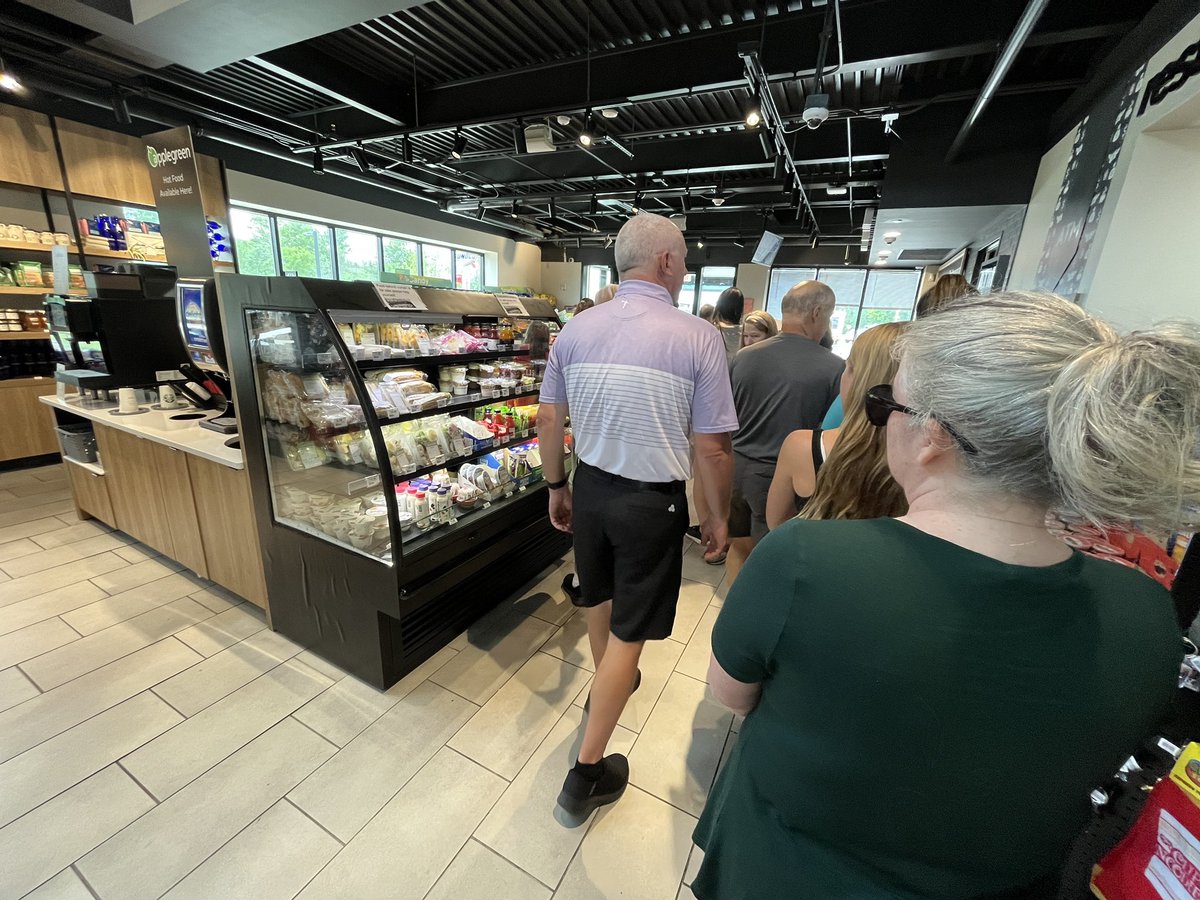 tyee23's tweet photo. Long lines for the few bathrooms on Thruway rest stop. https://t.co/QPge5iYcT5