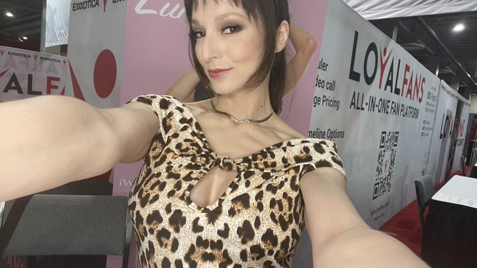 Day 3 let&rsquo;s GOOOOOO! @EXXXOTICA #realloyalfans  Sales going on so I don&rsquo;t have to take any merch back<a class="tags" target="_blank" title="On Twitter" href="/?out=eyJ0eXAiOiJKV1QiLCJhbGciOiJIUzUxMiJ9.eyJpYXQiOjE3MjAwOTU1MDUsImlzcyI6InR3cG9ybnN0YXJzLmNvbSIsIm5iZiI6MTcyMDA5NTUwNSwiZXhwIjoxNzUxNjMxNTA1LCJyZWRpcmVjdF91cmwiOiJodHRwczovL3R3aXR0ZXIuY29tL0VYWFhPVElDQSJ9.sR6ObblWIAqvj1dVOOWZcgF5XqxMGYcN9iXejRm66vBTdEYB1jjUmBJjyfrpUzXoRM6d5-pO2AF7z-LvyeyMYQ">@EXXXOTICA</a><a href="/tag/realloyalfans"class="tags">#realloyalfans</a>