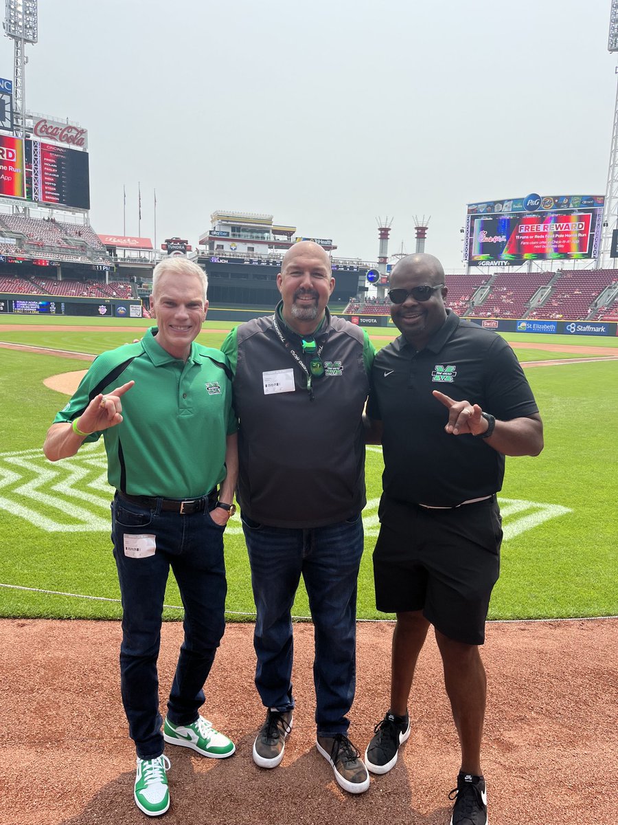 Just before ⁦@CoachHuff⁩ brings the heat representing ⁦@HerdFB⁩ Happy to be with the ⁦@CincyHerd⁩ and the ⁦@Reds⁩ with ⁦⁦⁦@Brad_D_Smith⁩ in honor of #WeAreMarshall Day here at the ballpark.