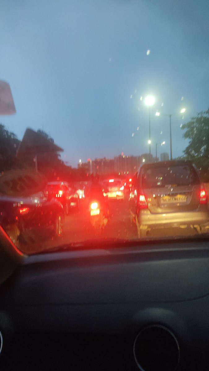 SwatiDodhi's tweet photo. @noidatraffic @noidapolice @dmgbnagar 6 bje se 8.30 bje tak saturday sunday bhut traffic rehta hai https://t.co/0eZPpYYaCb