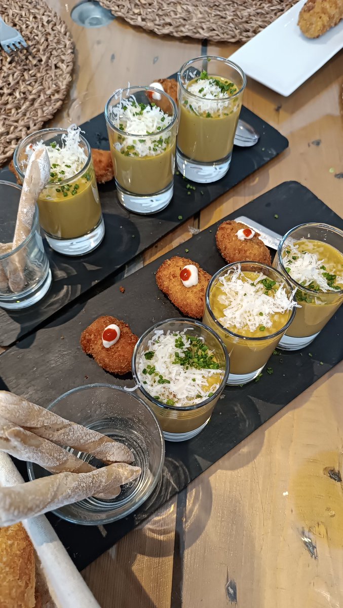 Conbotasymochil's tweet photo. Lo de comer en @LaCapilleta , en la Val de Chistau, es otro rollo. 🤤🤤 https://t.co/oIyv63BOZn