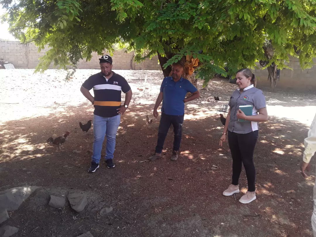 JohanagMora's tweet photo. #15Julio | Atendiendo el llamado de los Ciudadanos de la Calle Rómulo Gallegos con Calle San Pedro, solicitan a los entes Gubernamentales competentes a que solucionen sus problemas, cada vez que llueve se inundan sus casas afectando más de 12 familias.

Concejal Johana Mora. https://t.co/ikG0GobnS4