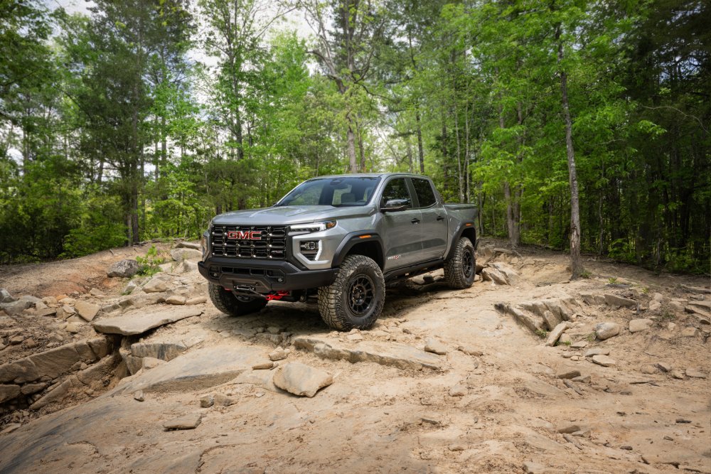 HardyCBG's tweet image. Introducing the First-Ever 2024 #GMCCanyon AT4X AEV Edition! 🤩 This is the most off-road capable factory Canyon EVER! 

Top features include a 4.5” factory-installed lift, 1.5” more than Canyon AT4X

Learn more at bit.ly/3DbEiSP