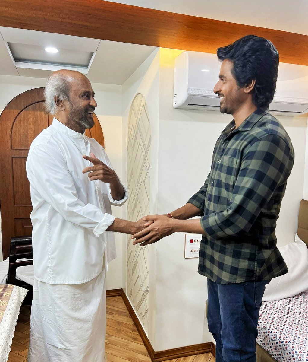 Rajinivignesh12's tweet photo. #Maaveeran 🌟Good entertainment movie and concept also different big congratulation🙌💐🥳 to @Siva_Kartikeyan bro 🫶🏻🫶🏻🫶🏻 

#MaaveeranBlockBuster 
#MaaveeranReview https://t.co/qL2hkLYqgP