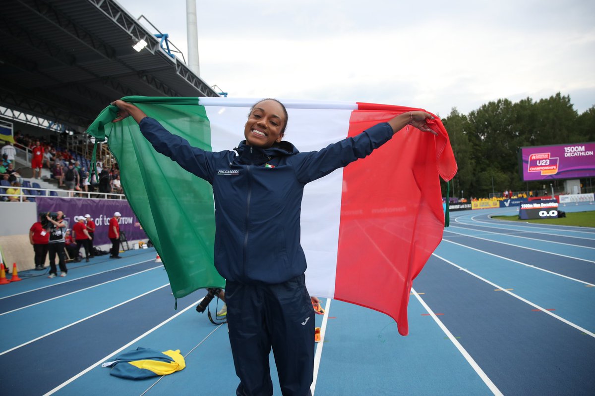 atleticaitalia's tweet image. 😍𝐌𝐄𝐑𝐀𝐕𝐈𝐆𝐋𝐈𝐎𝐒𝐀 𝐋𝐀𝐑𝐈𝐒𝐒𝐀 𝐈𝐀𝐏𝐈𝐂𝐇𝐈𝐍𝐎
Campionessa d’Europa Under 23 #Espoo2023

🇮🇹 A Espoo (Finlandia) l’azzurra è medaglia d’oro nel lungo con un fantastico 6,93, argento alla svedese Askag (6,73) bronzo alla spagnola Ebosele (6,63)

Ph. Colombo/FIDAL