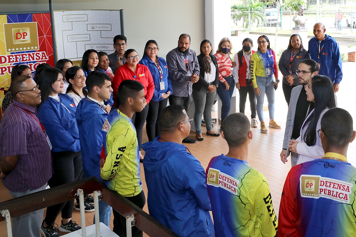 GladysTSJ's tweet photo. La Presidenta del TSJ agradeció a las y los trabajadores por su entrega, lealtad, profesionalidad y responsabilidad en el desempeño diario de sus funciones para garantizar un adecuado servicio judicial en el estado Bolívar https://t.co/cpbImCS5Lj