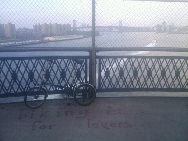 A dozen years ago today I was discovering that NYC is best explored on 2 wheels. This day was Red Hook to the Bronx Zoo on a borrowed folder https://t.co/FL3Z26kEef