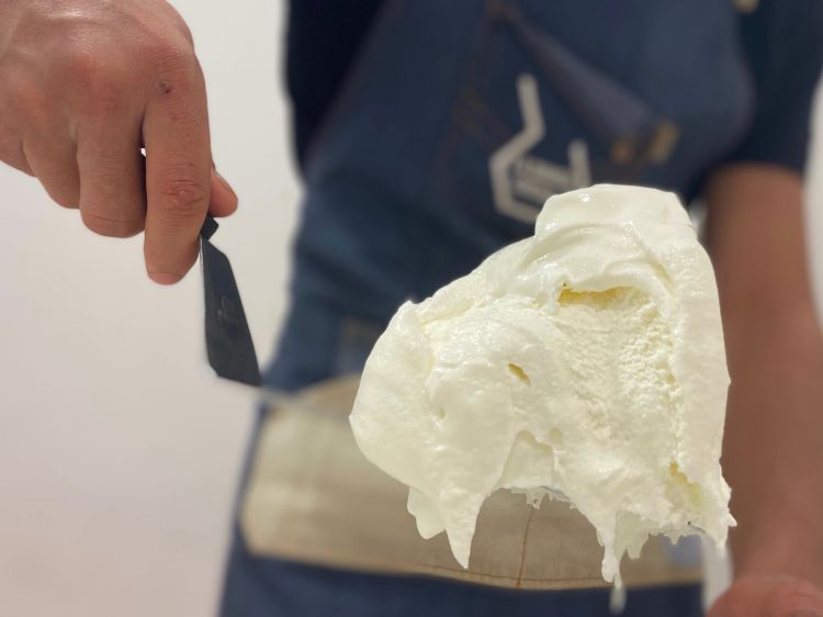 ¿A qué te sabe el verano? A gazpacho, a sandía… ¡y a helados! Y si la Quinta fuera un helado… ¿qué sabor tendría? En #LaQuintaCocina estamos fabricando nuestro propio helado con la ayuda de unos pinches muy sibaritas. Pronto, os daremos más datos. 🍫🍊🥛🥭🍬🍍