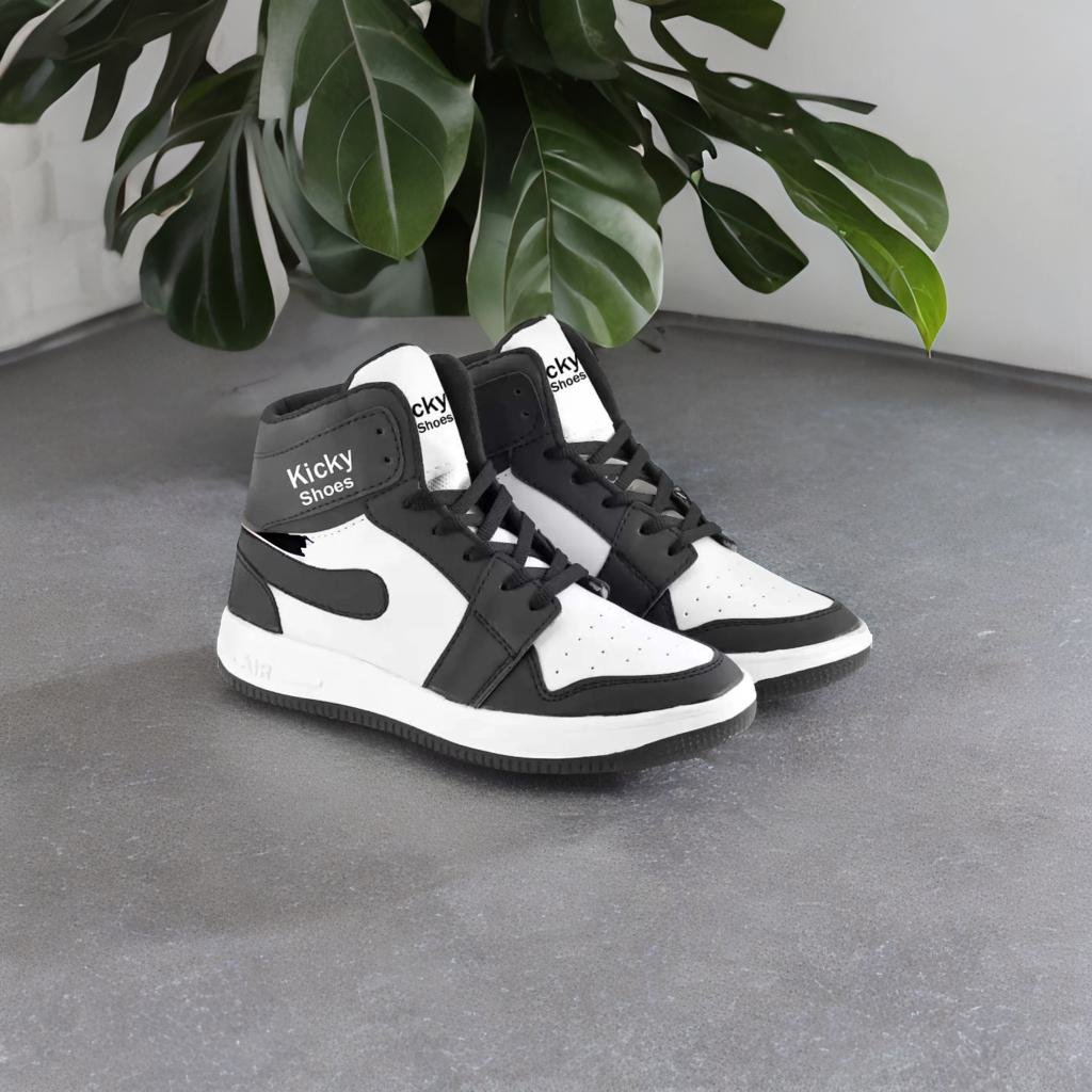 YSfounder's tweet photo. Step up your game with these lightweight and durable running shoes
VISIT: https://t.co/YecT7rHdi2
#Yourshoefounder https://t.co/434O6UpNDK