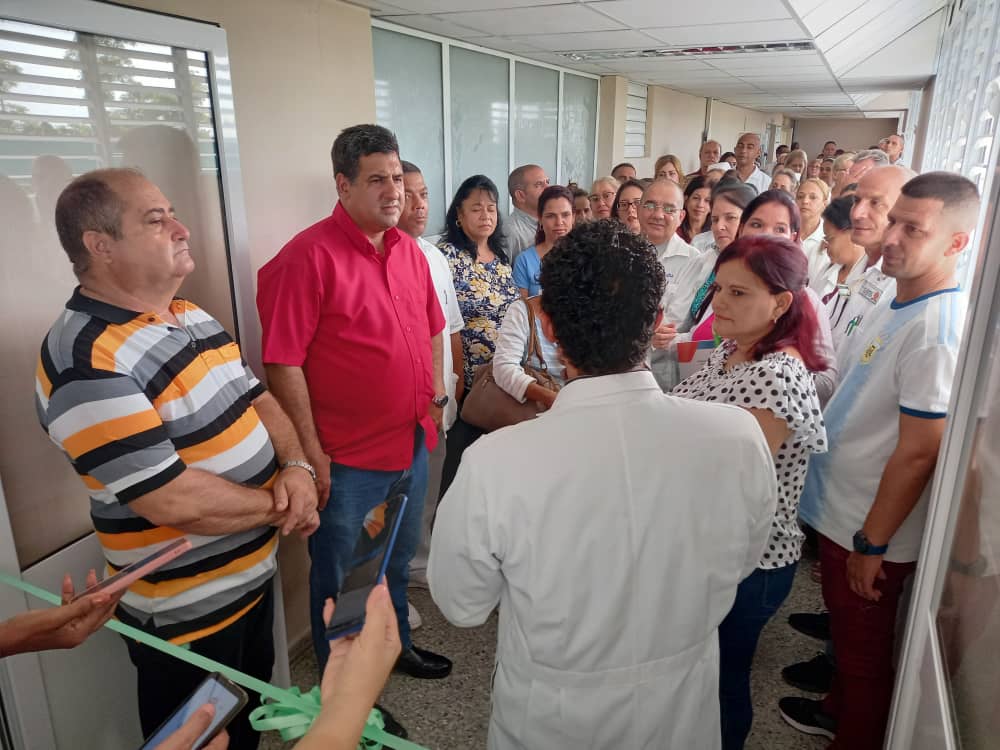 En el marco de las actividades por el  aniversario #70Moncada, <a href="/YamileRamosCord/">Yamilé Ramos Cordero</a> y <a href="/EumelinS/">Eumelin González Sánchez</a> inauguran la Sala de Neonatología en el HCQDASMC de la capital pinareña.#ConTodosLaVictoria 
<a href="/UlisesGuilarte/">Ulises Guilarte de Nacimiento</a> 
<a href="/DrYusleivy/">Dr. Yusleivy Martínez</a>