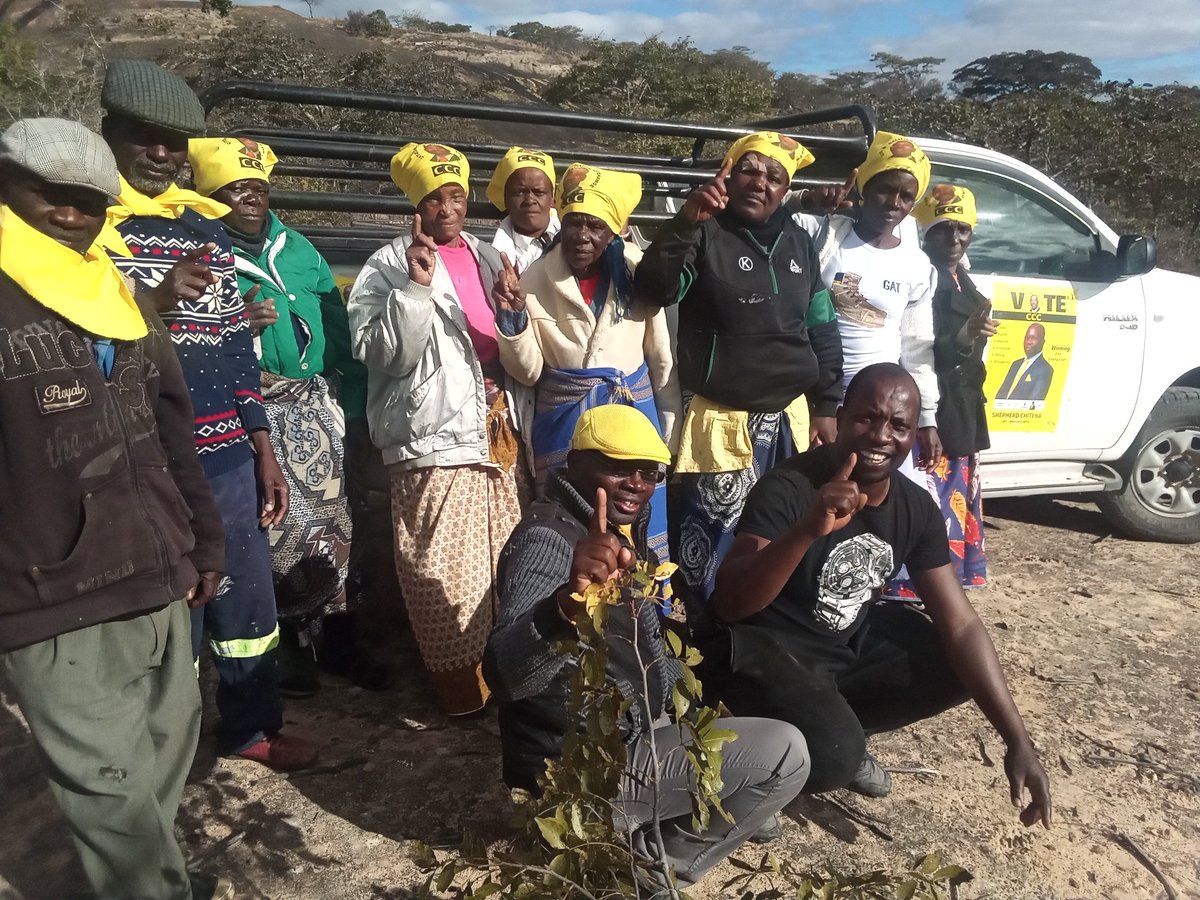 Makoni North campaign on the ground. Change for everyone, including the elderly. The feedback from the elderly is Social Security Safety Nets!!