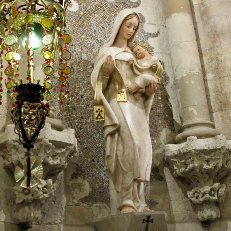 Pildorasdefe's tweet photo. 🙏 Oración a la Virgen del Carmen

Oh Santa María, Madre de Dios,
Reina del Cielo y de la tierra, te
suplico humildemente desde el
fondo de mi corazón, que me
socorras en esta mi necesidad.

No hay nadie que pueda resistir
a tu poder, Virgen Santa María
del Monte Carmelo. Muéstrame
en esto que eres mi Madre.

Oh María, sin pecado original
concebida, ruega por nosotros
que recurrimos a ti. (3 veces)

Dulce Madre, pongo esta causa
en tus manos. (3 veces)
