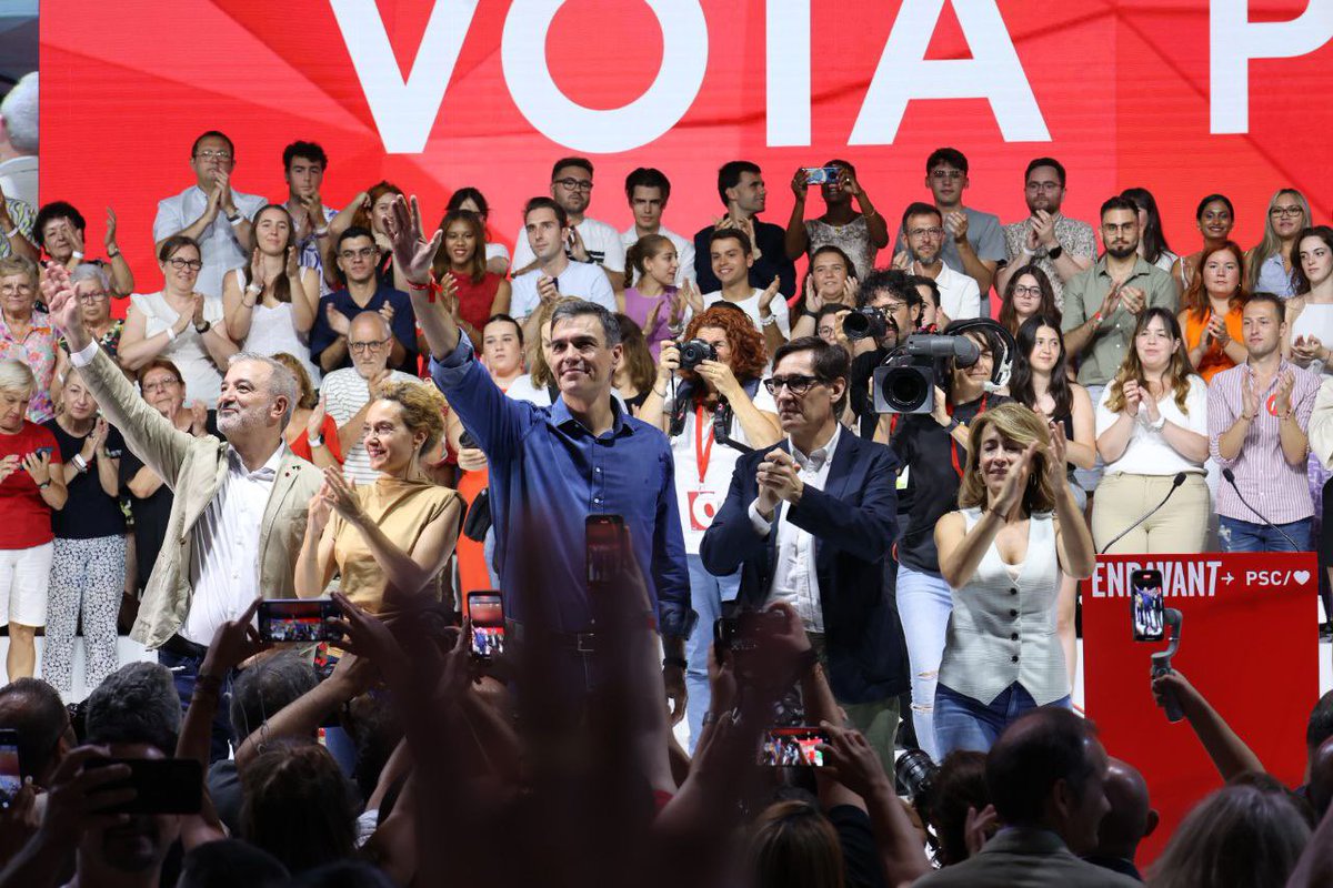 salvadorilla's tweet photo. 🌹 El #23J, Catalunya ha de parlar amb una veu clara, contundent i incontestable, perquè el nostre vot serà decisiu. La força constructiva, inclusiva, decidida i tranquil·la de Catalunya tornarà a fer @sanchezcastejon president d'Espanya.

#Endavant #CatalunyaAvança #VotaPSC https://t.co/KctGeRNhoX