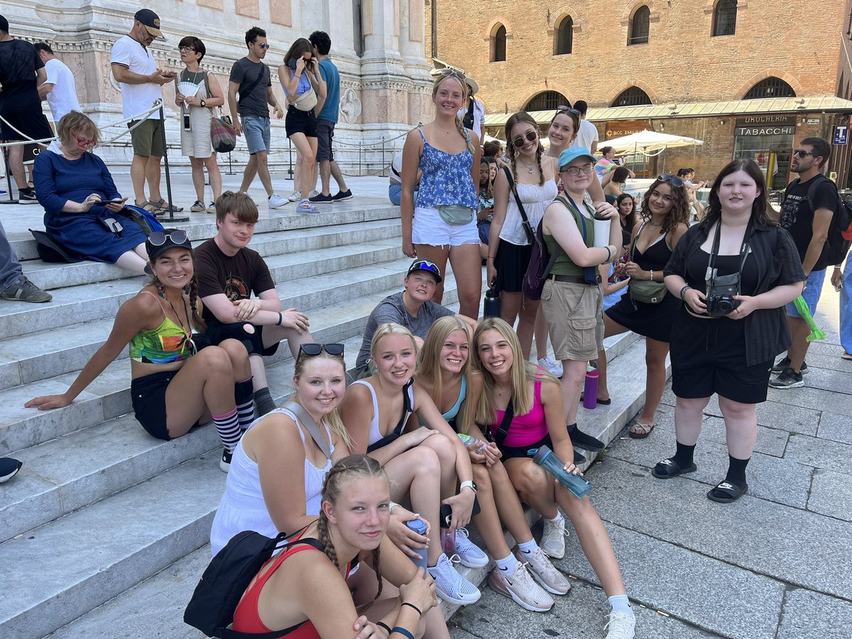 OlsonNPHS's tweet photo. NPHS visiting the very hot cities of Bologna and Florence 🇮🇹 https://t.co/kb6aPb8rx7
