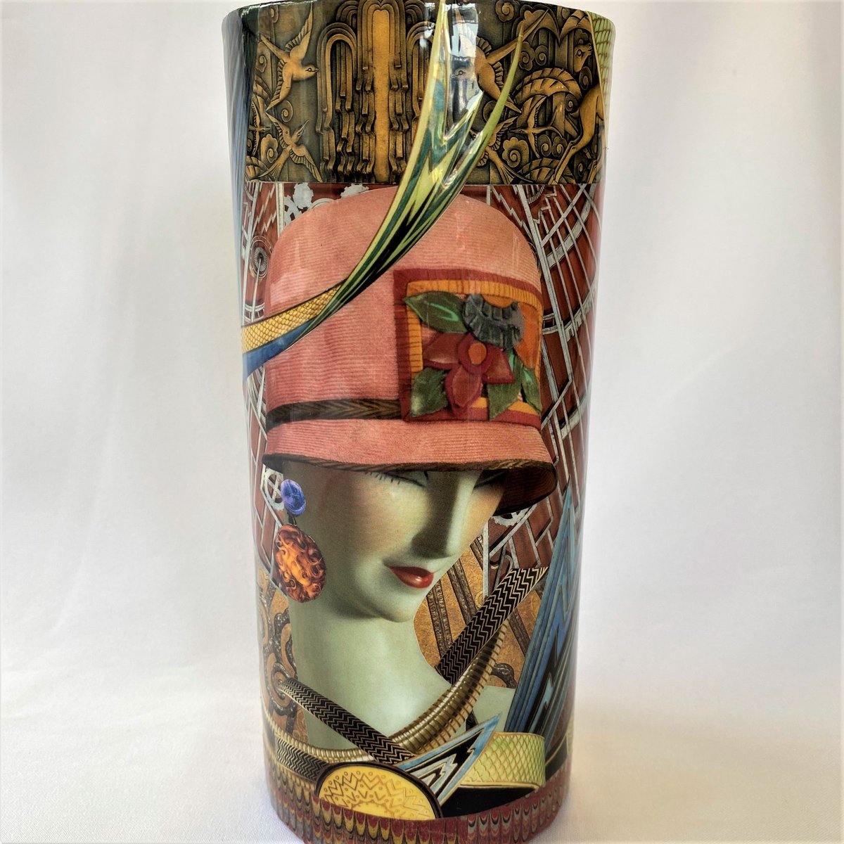 vgemmelldesign's tweet photo. 'Everything Deco' a unique vase from my latest collection of collage on glass designs.
For further details please DM or email vanessagemmelldesigns@gmail.com https://t.co/9BuHgq7zom