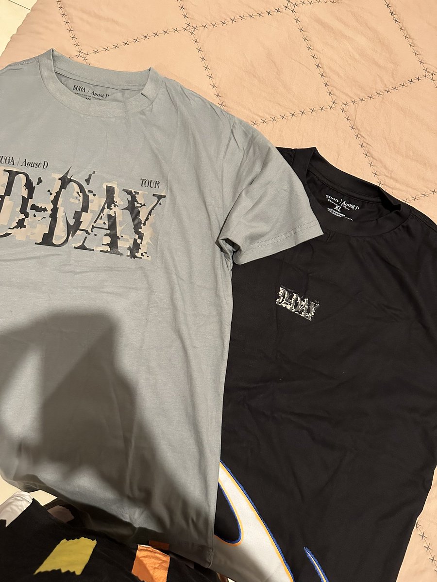 rossydimitri's tweet photo. Tshirt Black Official Dday Jakarta 2023.
Official price 600.000, only size M &amp; L (limited).

#MerchandiseBTSOriginal #SUGA_AgustD_TOUR_in_Jakarta #MerchandiseSuga #DDay #AgustD #BTSARMY #BTSarmyindonesia #ARMY #Armyindonesia #GuitarpicksetSUGA #TshirtDday https://t.co/Q5thvUimLD