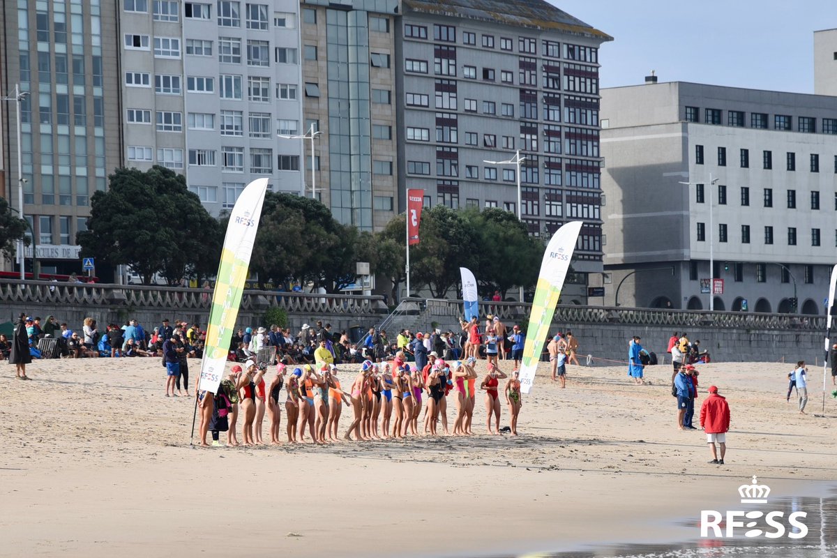 RFESS1's tweet photo. #SySGalicia23 | 1/2 📷 𝗜𝗠Á𝗚𝗘𝗡𝗘𝗦 📸
 
🌅 Fotografías de la tercera y última jornada 𝗫𝗫𝗫𝗩 𝗖𝗮𝗺𝗽𝗲𝗼𝗻𝗮𝘁𝗼 𝗱𝗲 𝗘𝘀𝗽𝗮ñ𝗮 𝗔𝗯𝘀𝗼𝗹𝘂𝘁𝗼 𝗱𝗲 𝗩𝗲𝗿𝗮𝗻𝗼 que se ha celebrado en la Playa de Orzán (#ACoruña) 🌊 del 14 al 16 de julio.
 
#salvamentoysocorrismo https://t.co/yeIkZKL19t
