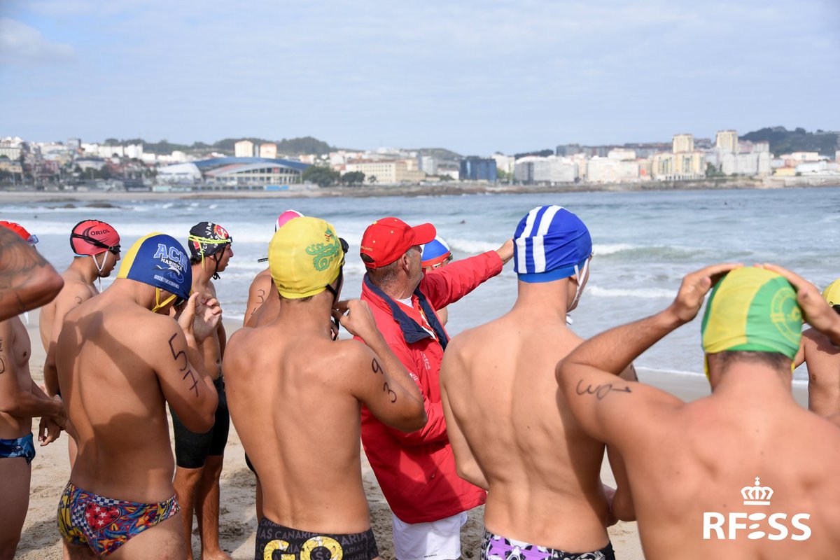 RFESS1's tweet photo. #SySGalicia23 | 1/3 📷 𝗜𝗠Á𝗚𝗘𝗡𝗘𝗦 📸
 
🌅 Fotografías de la tercera y última jornada 𝗫𝗫𝗫𝗩 𝗖𝗮𝗺𝗽𝗲𝗼𝗻𝗮𝘁𝗼 𝗱𝗲 𝗘𝘀𝗽𝗮ñ𝗮 𝗔𝗯𝘀𝗼𝗹𝘂𝘁𝗼 𝗱𝗲 𝗩𝗲𝗿𝗮𝗻𝗼 que se ha celebrado en la Playa de Orzán (#ACoruña) 🌊 del 14 al 16 de julio.
 
#salvamentoysocorrismo https://t.co/Ipw2p0g3SL