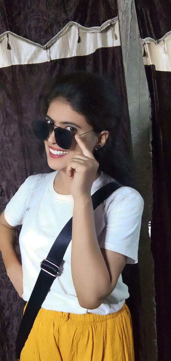 mira_yadav_'s tweet photo. प्रेम करो, गुस्सा करो , लडाई करो
         मन नहीं हैं तो
          बात भी नहीं करो
लेकिन किसी से झूठा प्रेम मत करो
#fact https://t.co/a1Va097Pav