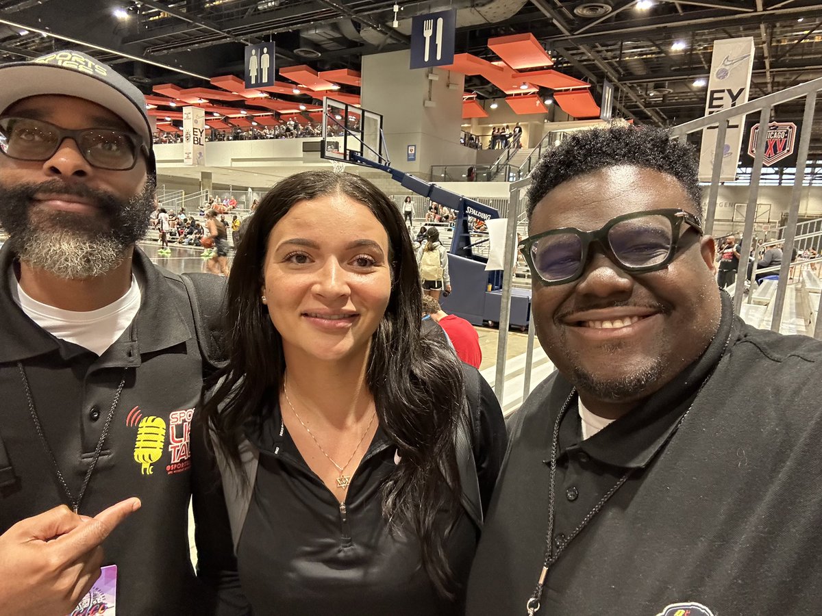 sportslifetalk's tweet photo. DMV standup!!! We got to meet @CoachBreeGross in person in Chicago. Great person and Coach

#sportslifetalk #2023EYBL #NikeNationals https://t.co/iyK9GWePy1