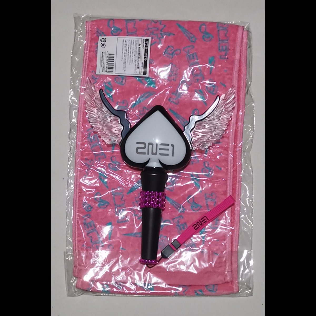 xuntilwheneverx's tweet image. WTS | LFB | PH

[AVAILABLE] ON HAND

2NE1 LIGHTSTICK

-Jap ver 2 no box (good as new)
-2NE1 Muffler Towel from 2014 YG Family Concert in Japan

PHP4,500

#2NE1 #BOM #DARA #CL #MINZY #BLACKJACKS