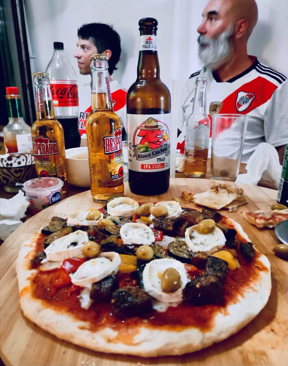 RiverPlateParis's tweet photo. River ya es campeón ! 
Las imágenes del festejo de anoche en lo de Fede!

#RiverCampeon #RiverTeAmo #RiverPlate #RiverParis #ElMasGrande #CARP https://t.co/PswLbzC4HC