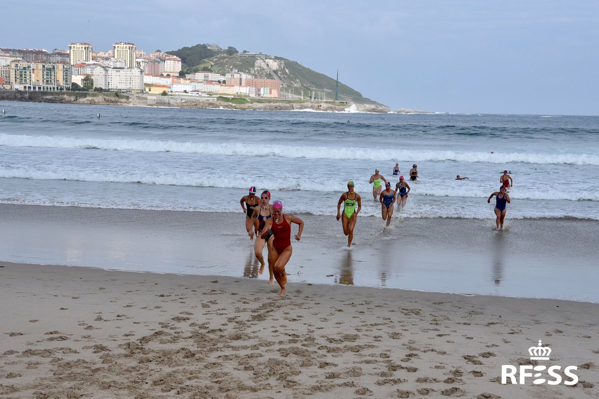 RFESS1's tweet photo. #SySGalicia23 | 1/5 📷 𝗜𝗠Á𝗚𝗘𝗡𝗘𝗦 📸
 
🌅 Fotografías de la tercera y última jornada 𝗫𝗫𝗫𝗩 𝗖𝗮𝗺𝗽𝗲𝗼𝗻𝗮𝘁𝗼 𝗱𝗲 𝗘𝘀𝗽𝗮ñ𝗮 𝗔𝗯𝘀𝗼𝗹𝘂𝘁𝗼 𝗱𝗲 𝗩𝗲𝗿𝗮𝗻𝗼 que se ha celebrado en la Playa de Orzán (#ACoruña) 🌊 del 14 al 16 de julio.
 
#salvamentoysocorrismo https://t.co/Qs471EevF5