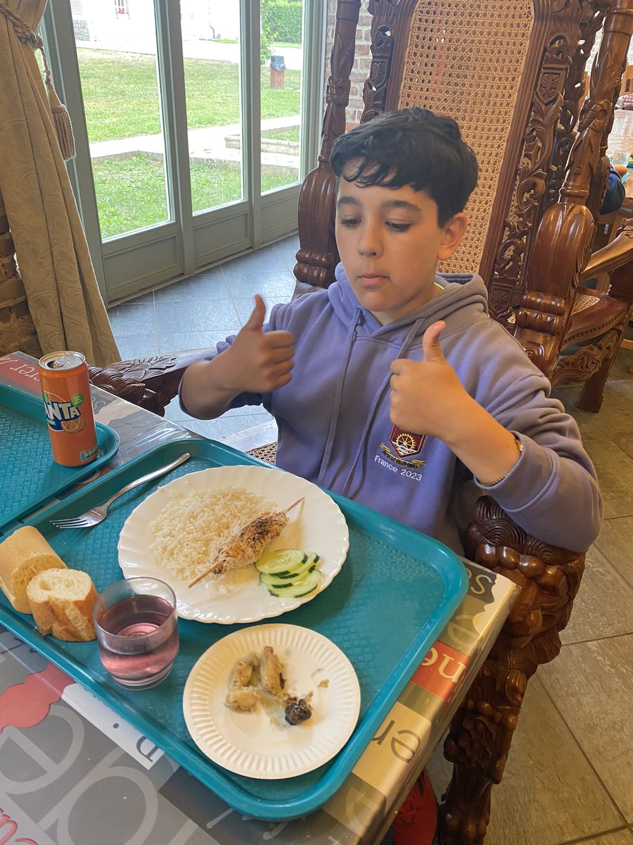 DyfMfl's tweet photo. Frogs legs and Snails for tea! They were a hit! @ManorAdventure @dwryfelin 🐸🐌 #frenchcuisine #escargots #cuissesdegrenouille #france2024 #dyfmfl #frenchimmersion https://t.co/SPf1U1miQr
