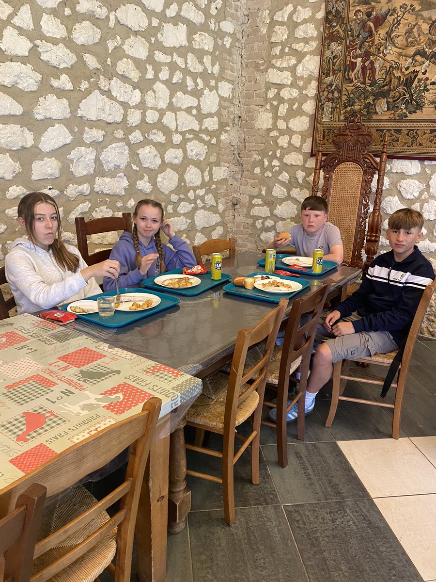 Frogs legs and Snails for tea! They were a hit! <a href="/ManorAdventure/">Manor Adventure</a> <a href="/dwryfelin/">@dwryfelin</a> 🐸🐌 #frenchcuisine #escargots #cuissesdegrenouille #france2024 #dyfmfl #frenchimmersion