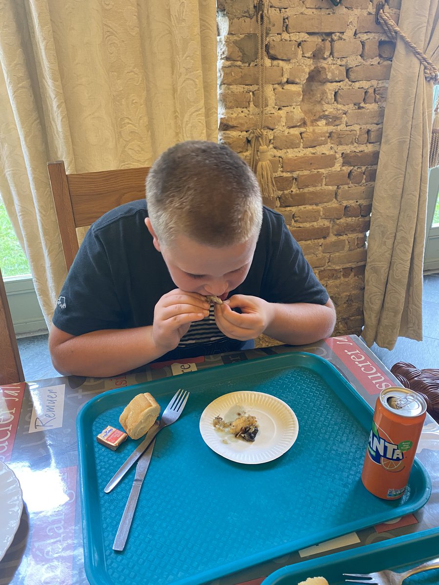 DyfMfl's tweet photo. Frogs legs and Snails for tea! They were a hit! @ManorAdventure @dwryfelin 🐸🐌 #frenchcuisine #escargots #cuissesdegrenouille #france2024 #dyfmfl #frenchimmersion https://t.co/SPf1U1miQr